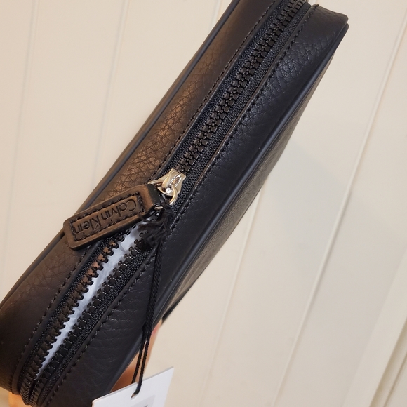 New Calvin Klein Travel Pouch dopp kit bag - Picture 2 of 5